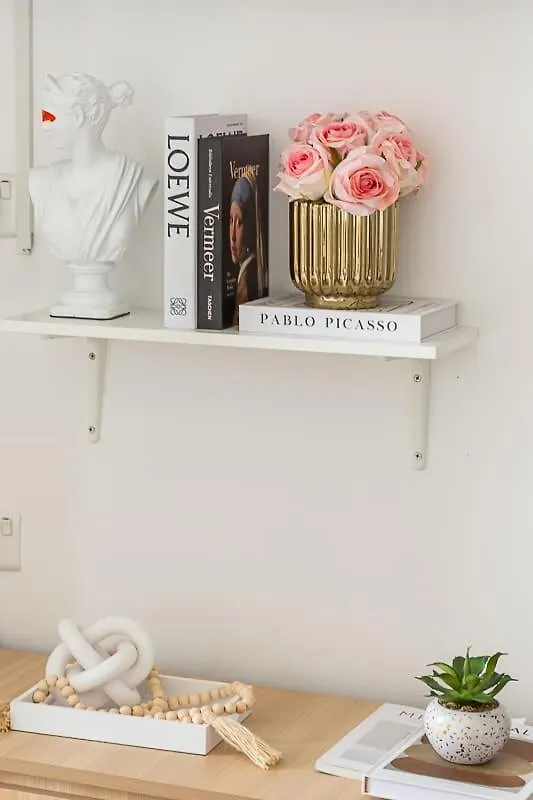 Frank Porter - Regina Tower Dubai Apartment